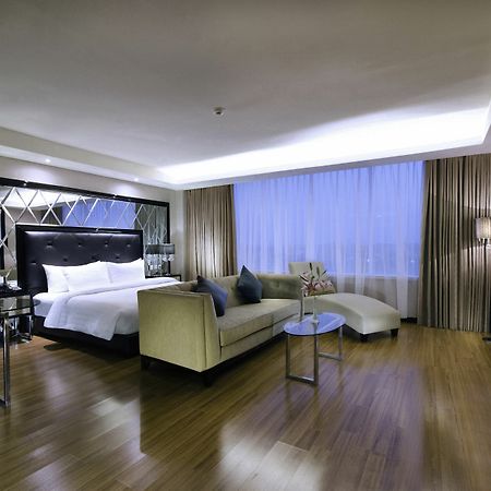 The Alana Hotel & Convention Center Solo By Aston Dış mekan fotoğraf
