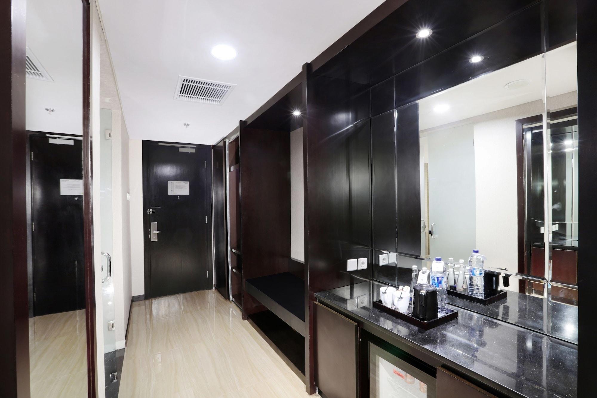The Alana Hotel & Convention Center Solo By Aston Dış mekan fotoğraf
