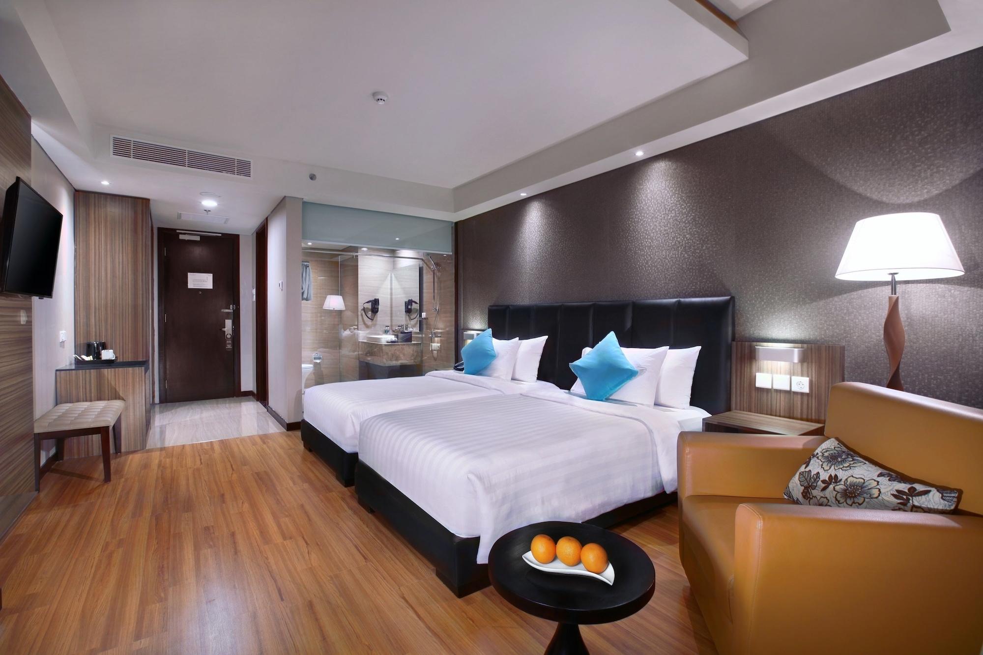 The Alana Hotel & Convention Center Solo By Aston Dış mekan fotoğraf