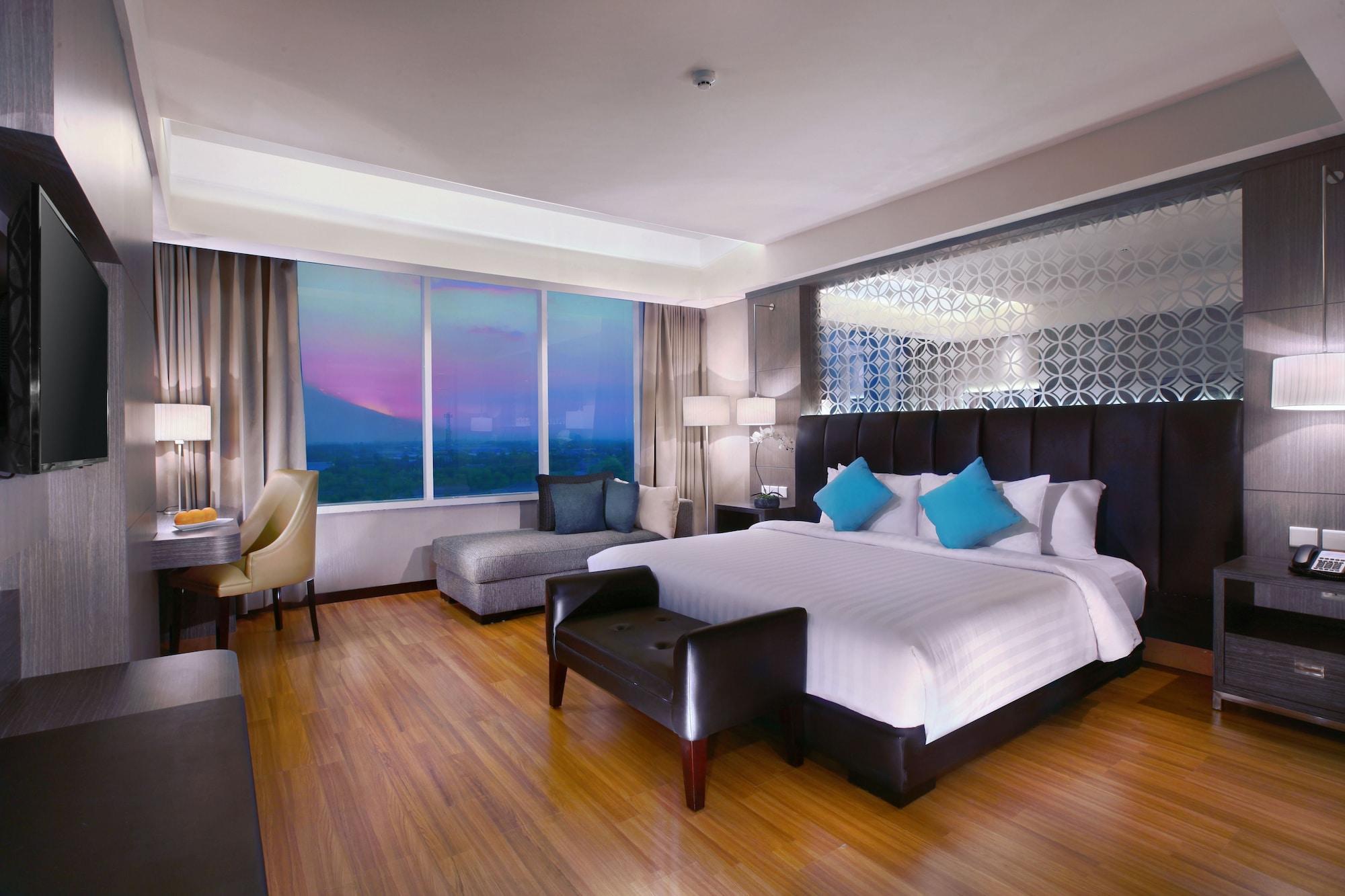 The Alana Hotel & Convention Center Solo By Aston Dış mekan fotoğraf