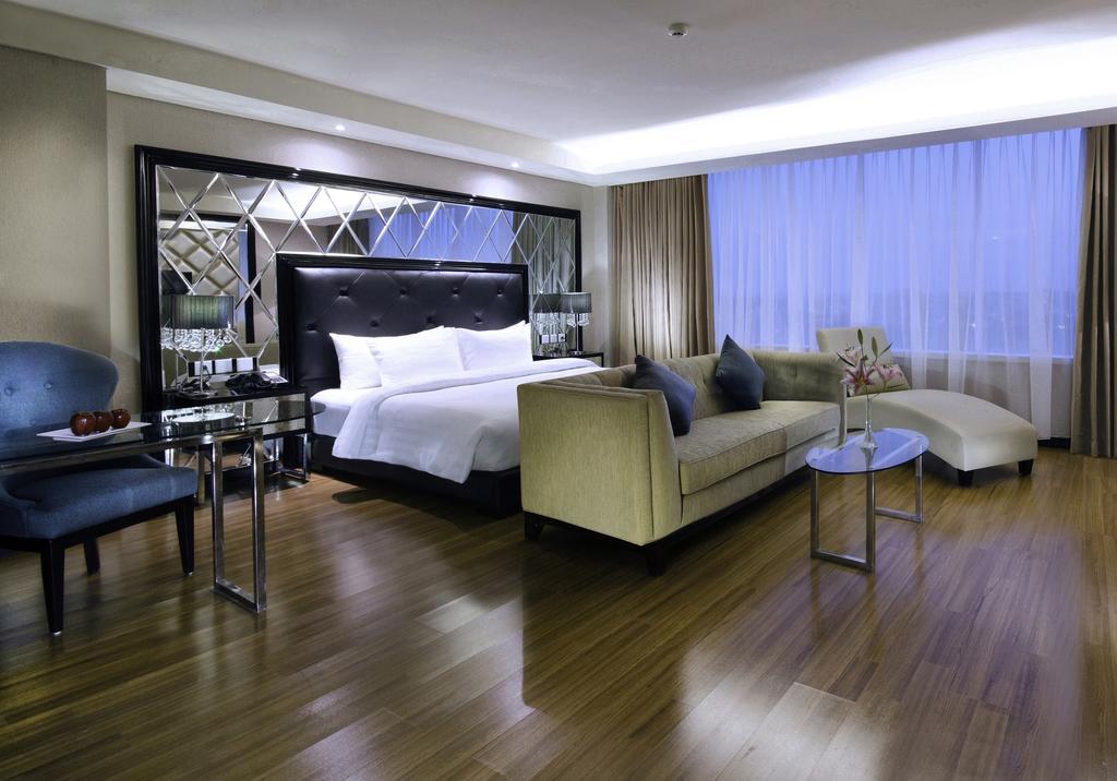 The Alana Hotel & Convention Center Solo By Aston Dış mekan fotoğraf