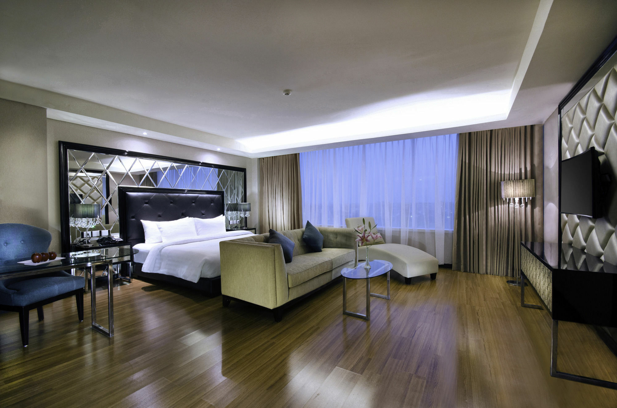 The Alana Hotel & Convention Center Solo By Aston Dış mekan fotoğraf