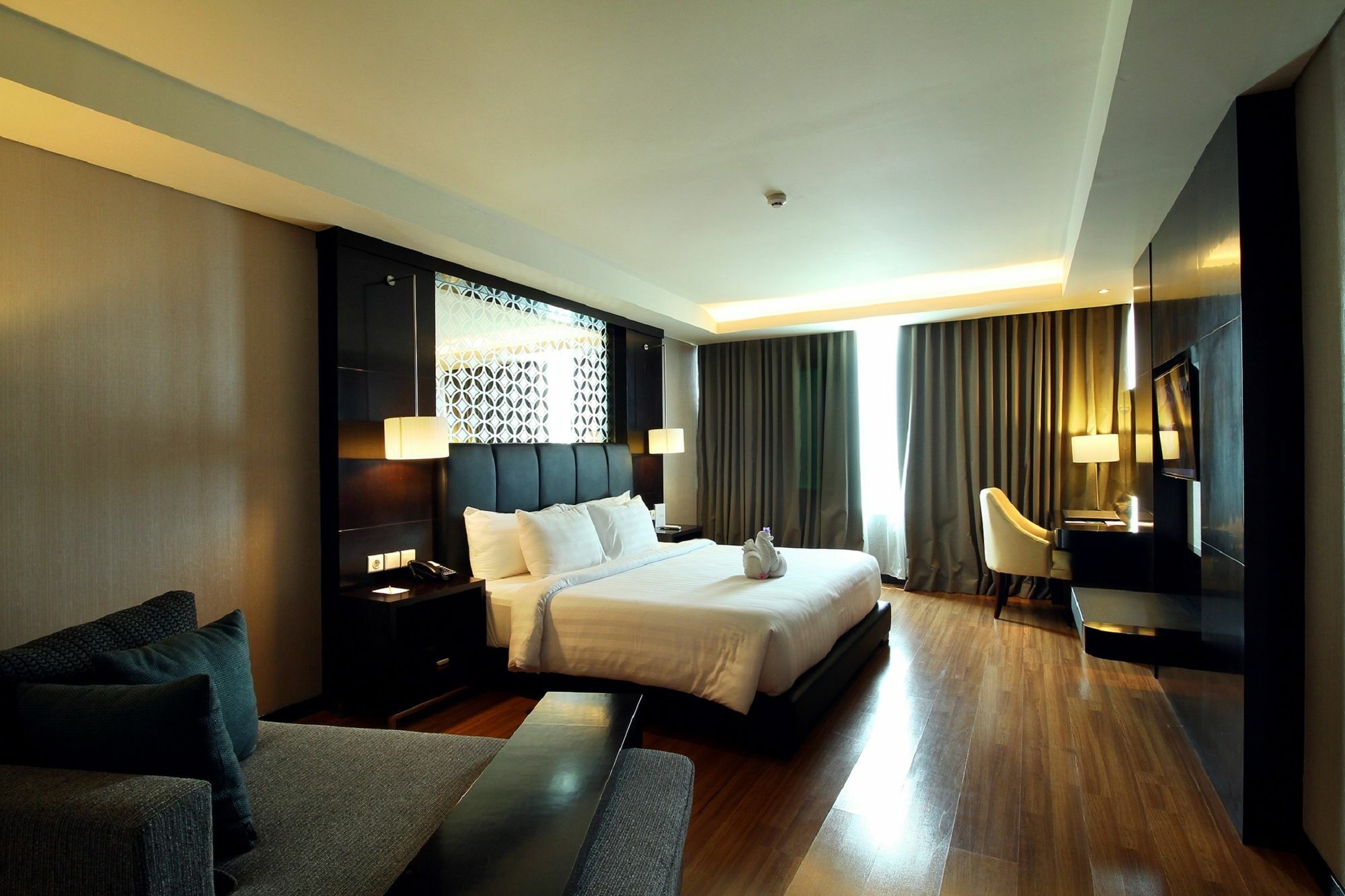 The Alana Hotel & Convention Center Solo By Aston Dış mekan fotoğraf